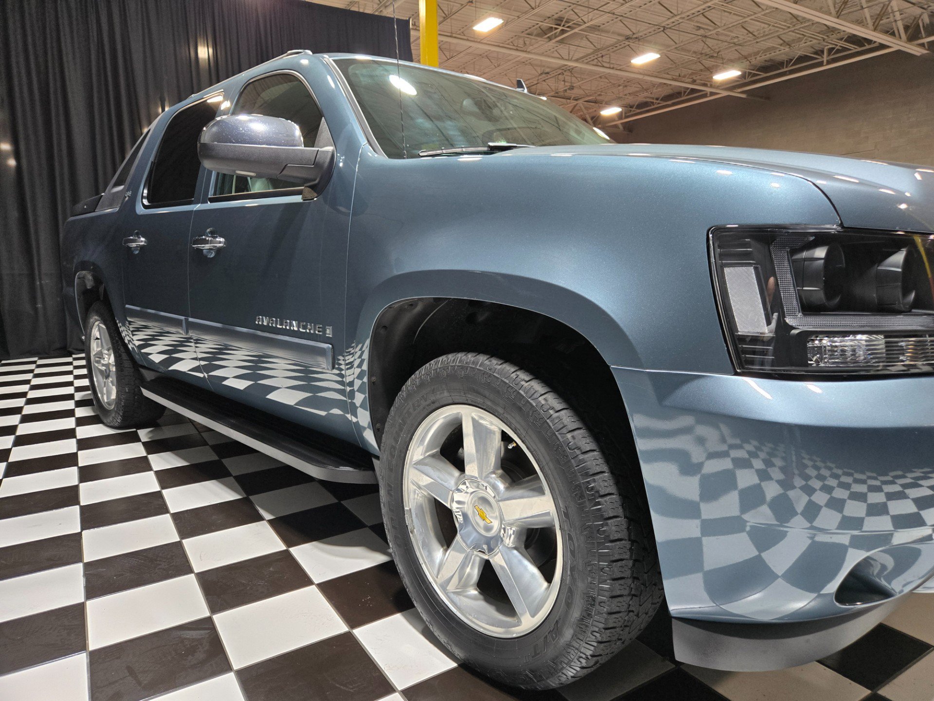 Used 2008 Chevrolet Avalanche LTZ w/ LTZ Preferred Equipment Group image 69
