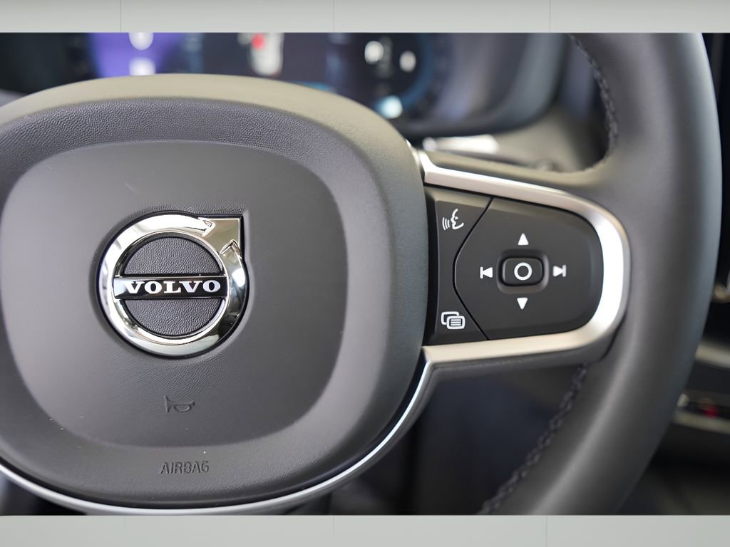 New 2025 Volvo XC60 B5 Core w/ Climate Package image 17