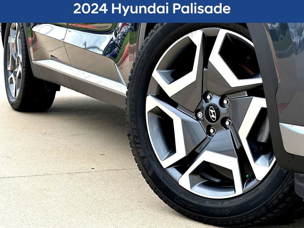 Used 2024 Hyundai Palisade SEL FWD image 2
