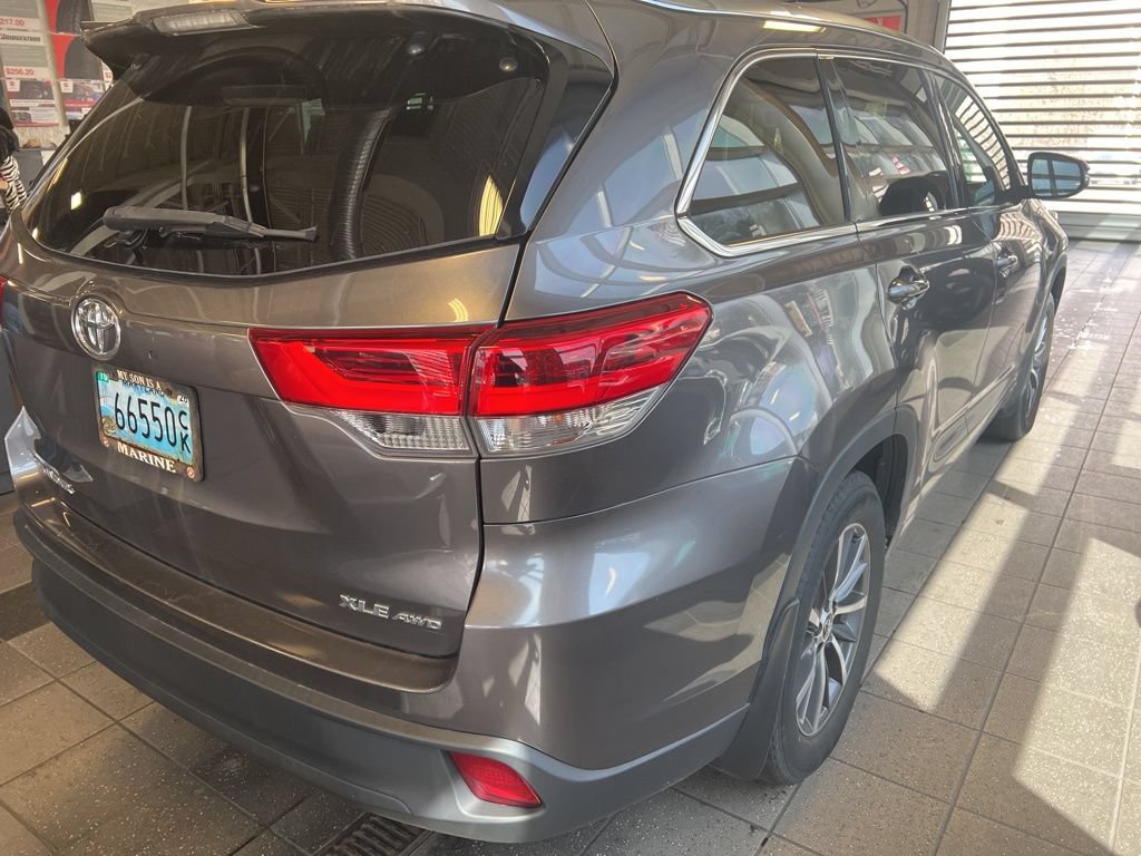 Used 2018 Toyota Highlander XLE AWD/4WD image 6