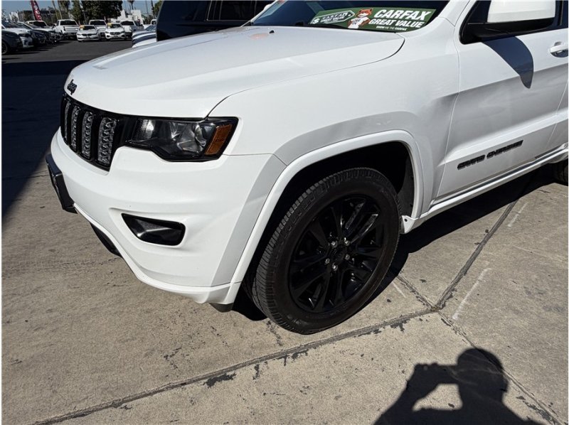 Used 2020 Jeep Grand Cherokee Altitude AWD/4WD image 11