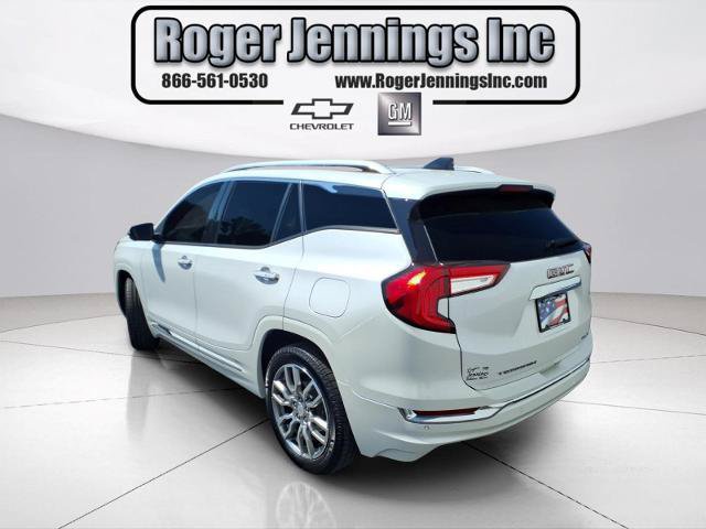 Used 2023 GMC Terrain Denali w/ Denali Premium Package AWD/4WD image 3