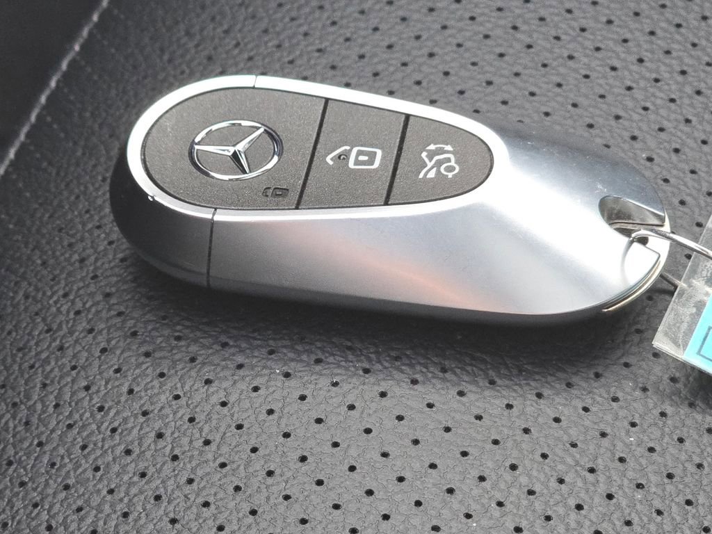 Used 2026 Mercedes-Benz GLC 300 4MATIC image 38