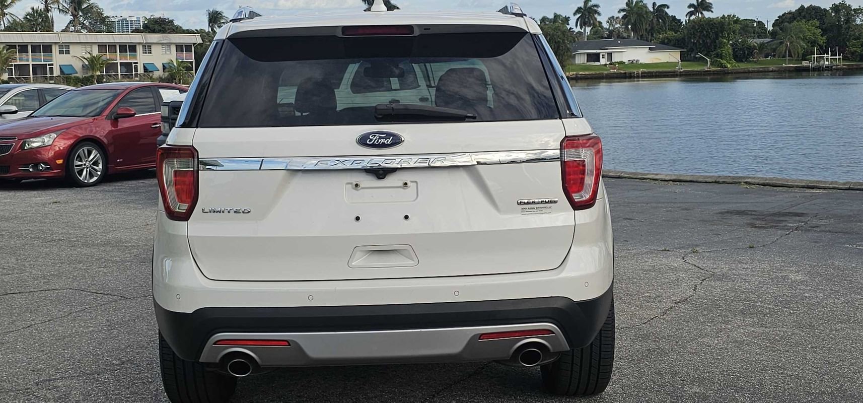 Used 2016 Ford Explorer Limited w/ Equipment Group 301A FWD image 17