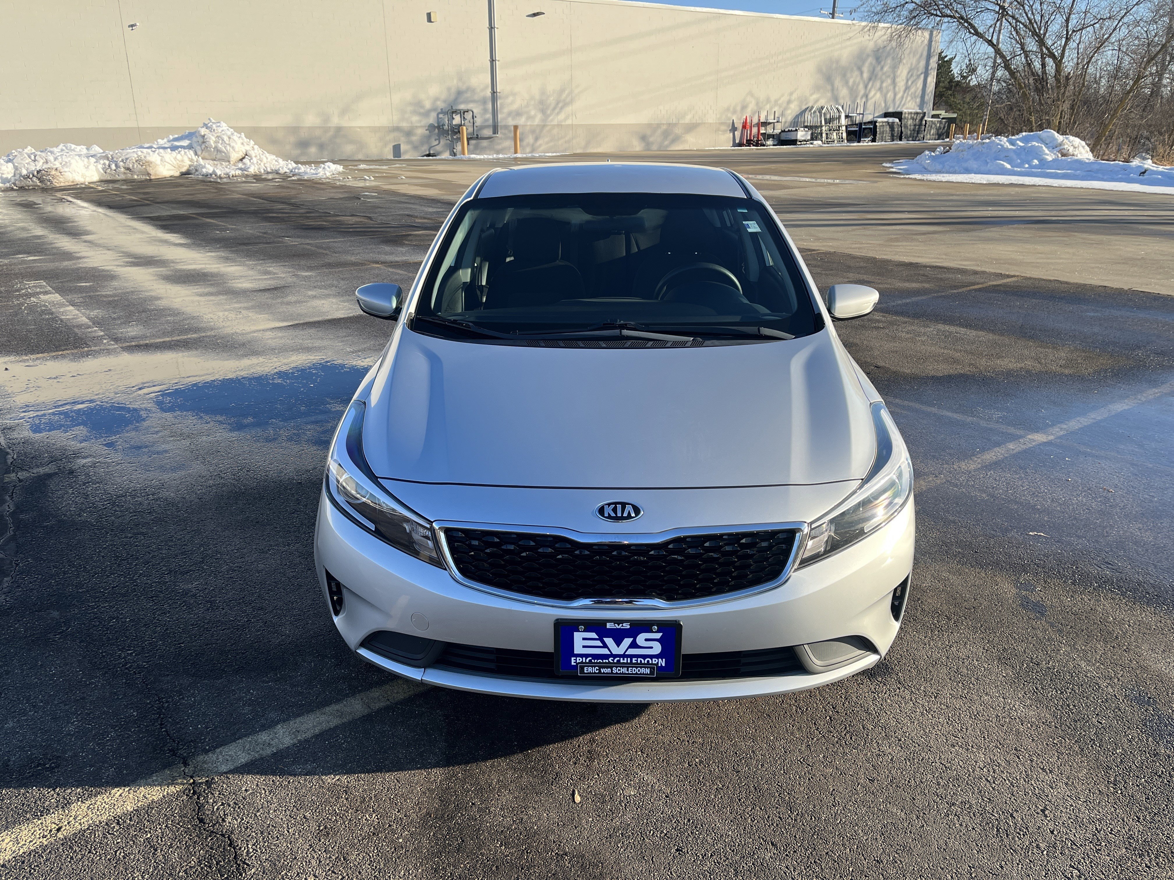 Used 2017 Kia Forte LX image 2