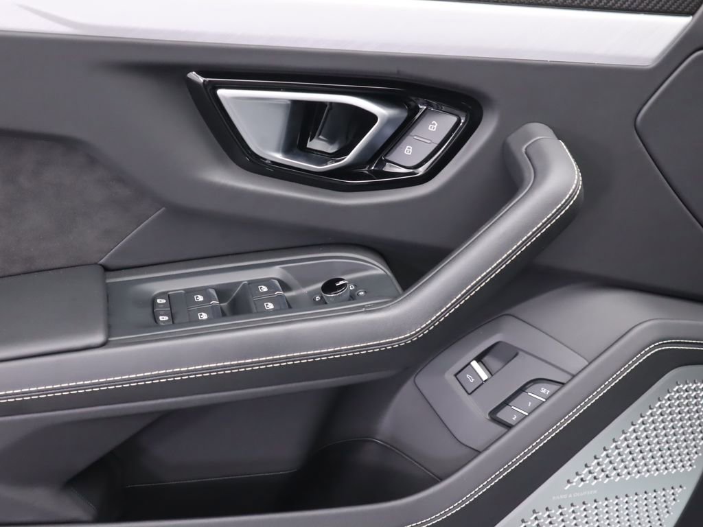 Used 2022 Lamborghini Urus image 24