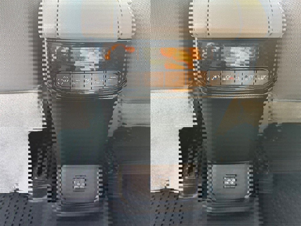 Used 2023 Toyota Highlander Platinum image 28