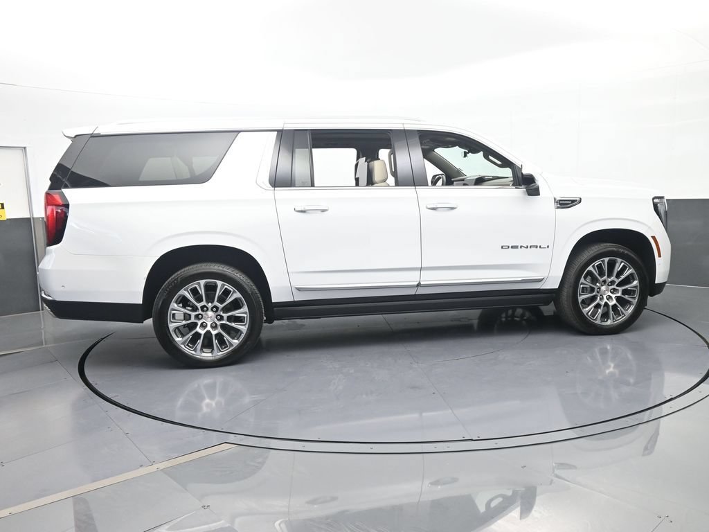 Used 2026 GMC Yukon XL Denali w/ Denali Reserve Package AWD/4WD image 7