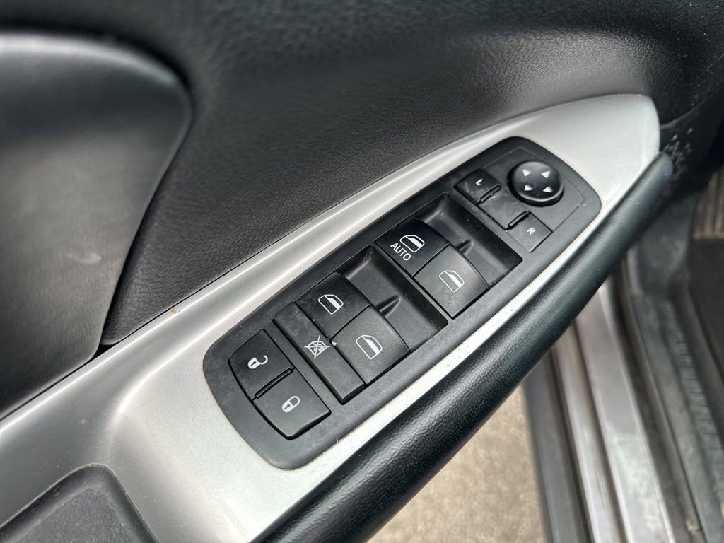 Used 2018 Dodge Journey SE w/ Blacktop Package FWD image 15