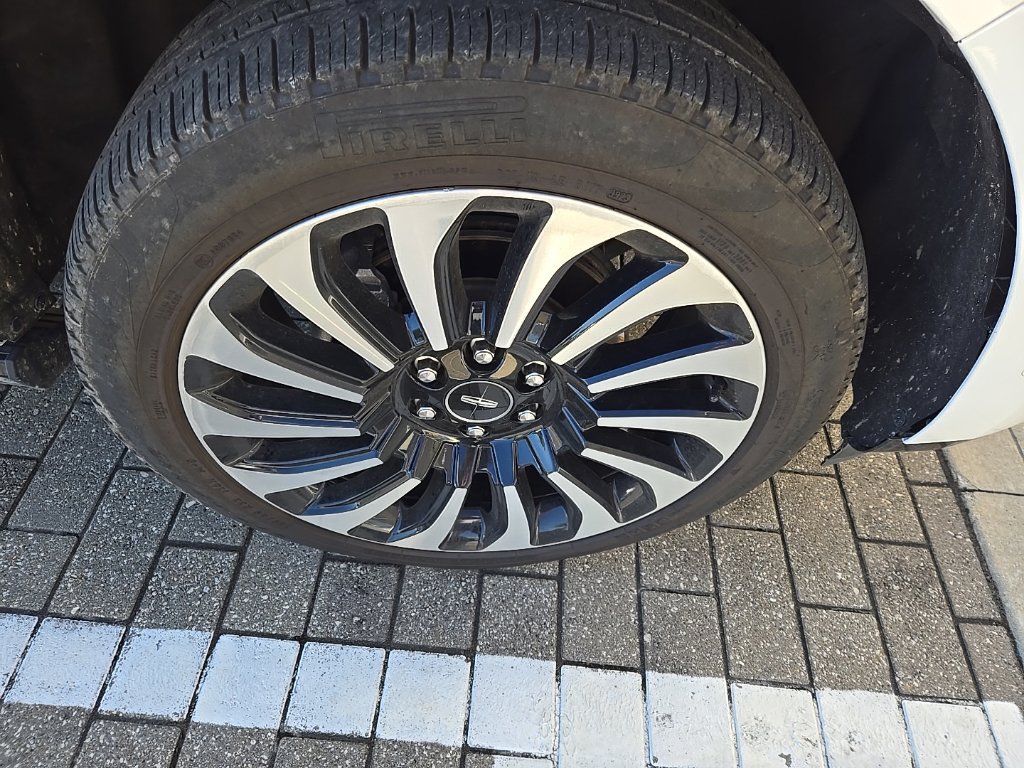 Used 2022 Lincoln Navigator L Black Label AWD/4WD image 11