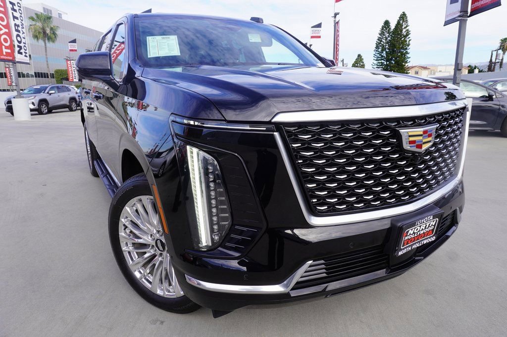 Used 2025 Cadillac Escalade ESV Premium Luxury image 2