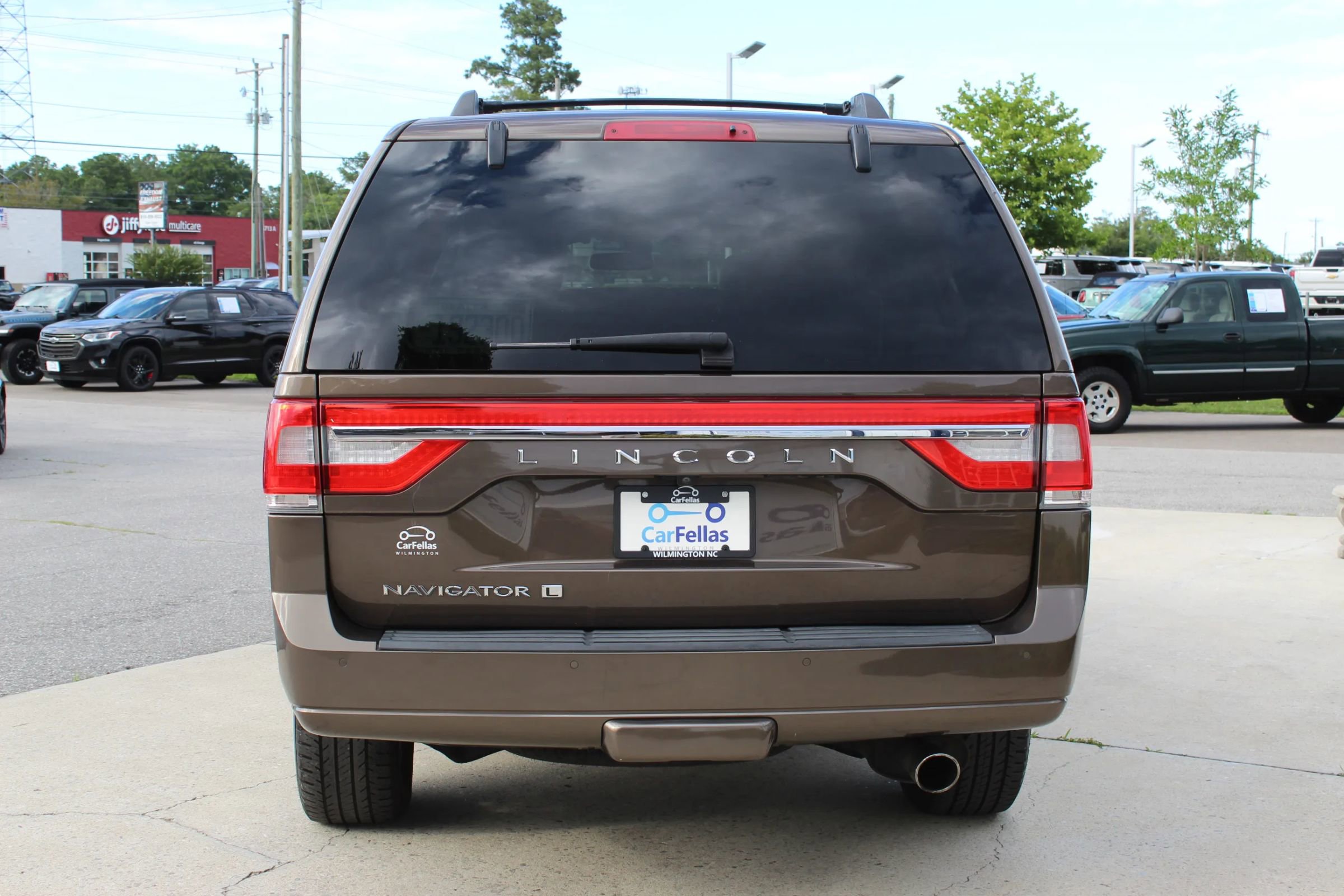 Used 2017 Lincoln Navigator L Select RWD image 4