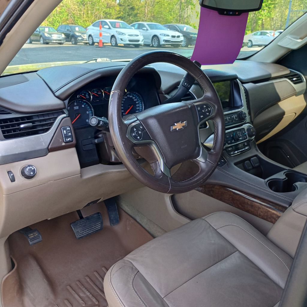 Used 2019 Chevrolet Suburban LT RWD image 9
