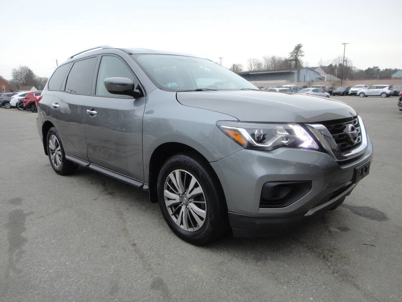 Used 2019 Nissan Pathfinder S image 3