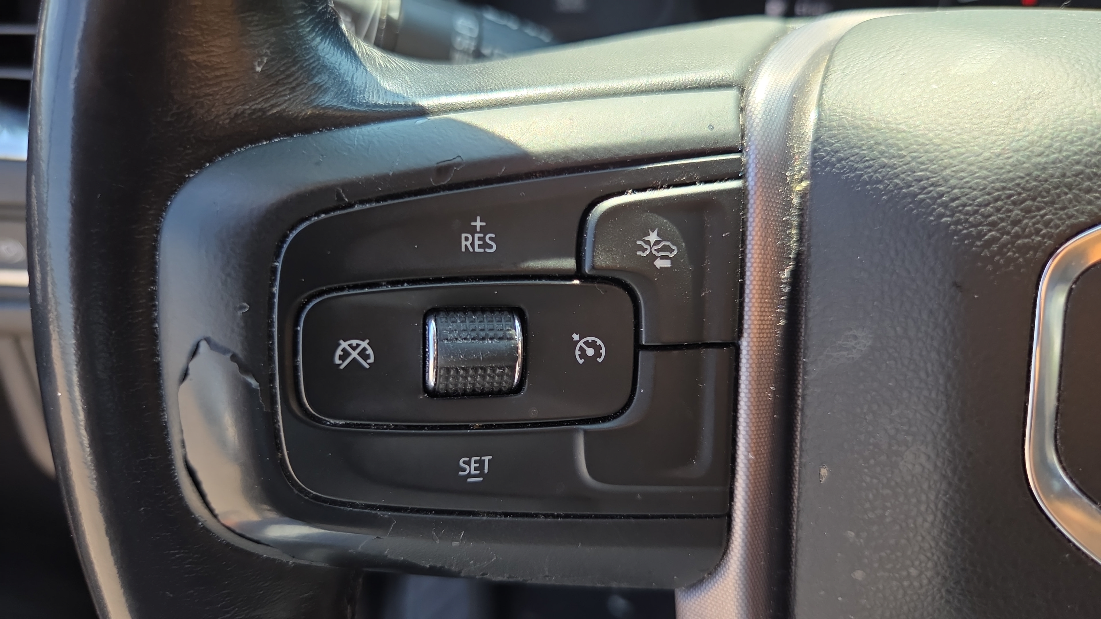 Used 2021 GMC Yukon SLT w/ Rear Media and Nav Package AWD/4WD image 25