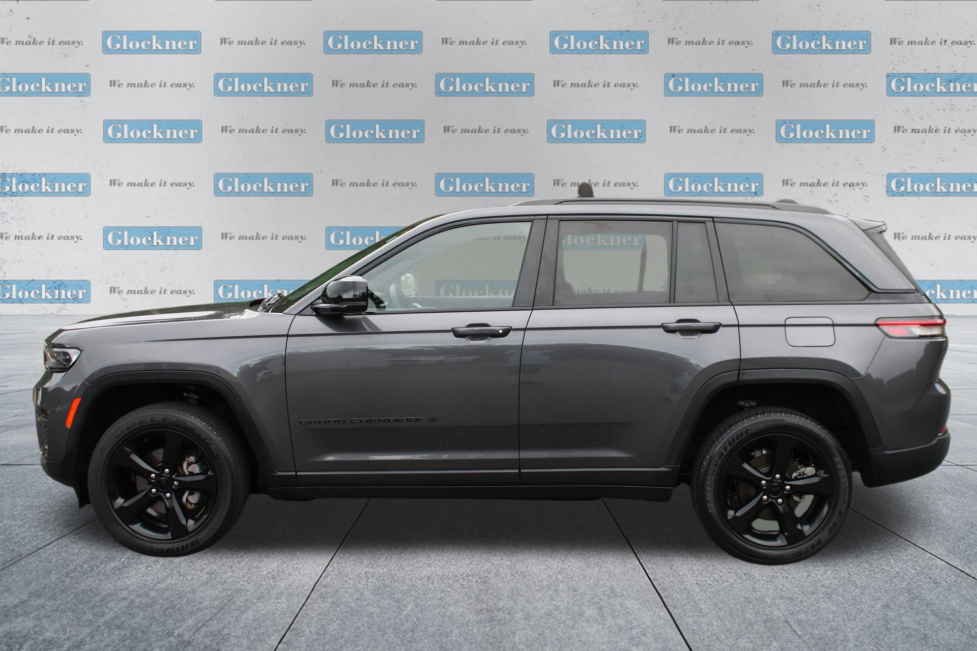 Used 2023 Jeep Grand Cherokee Altitude AWD/4WD image 10
