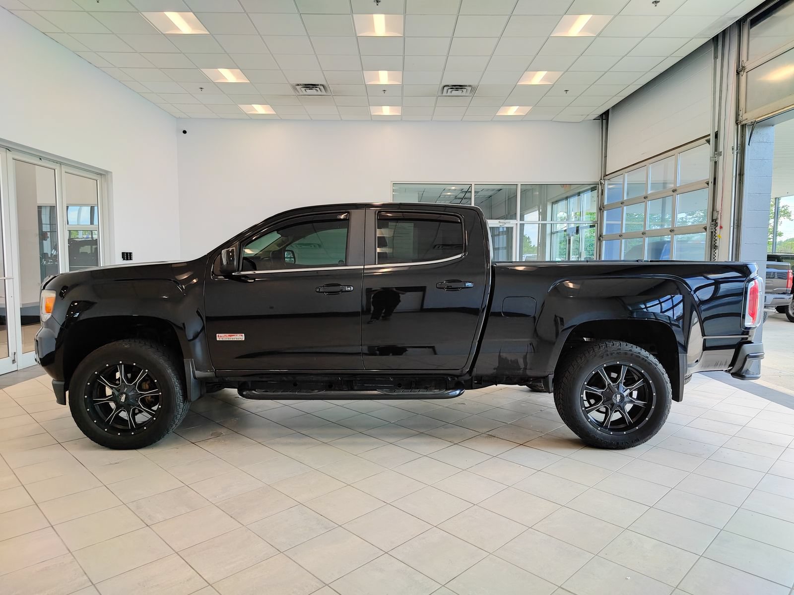 Used 2015 GMC Canyon SLE AWD/4WD image 6