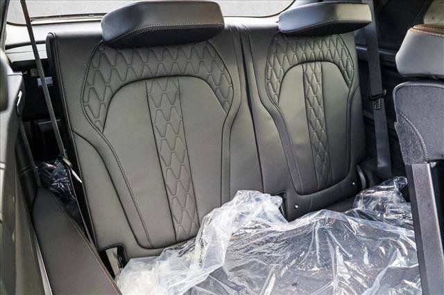 Used 2025 BMW X7 M60i AWD/4WD image 25