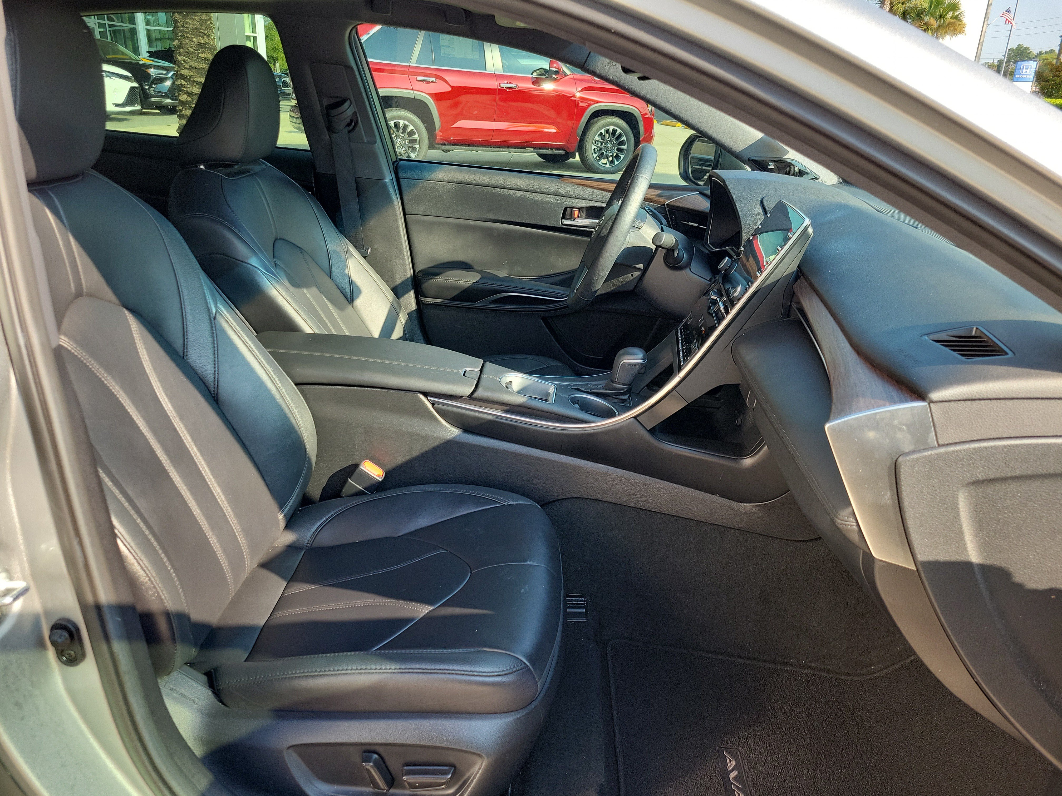 Used 2021 Toyota Avalon XLE w/ Moonroof Package FWD image 32