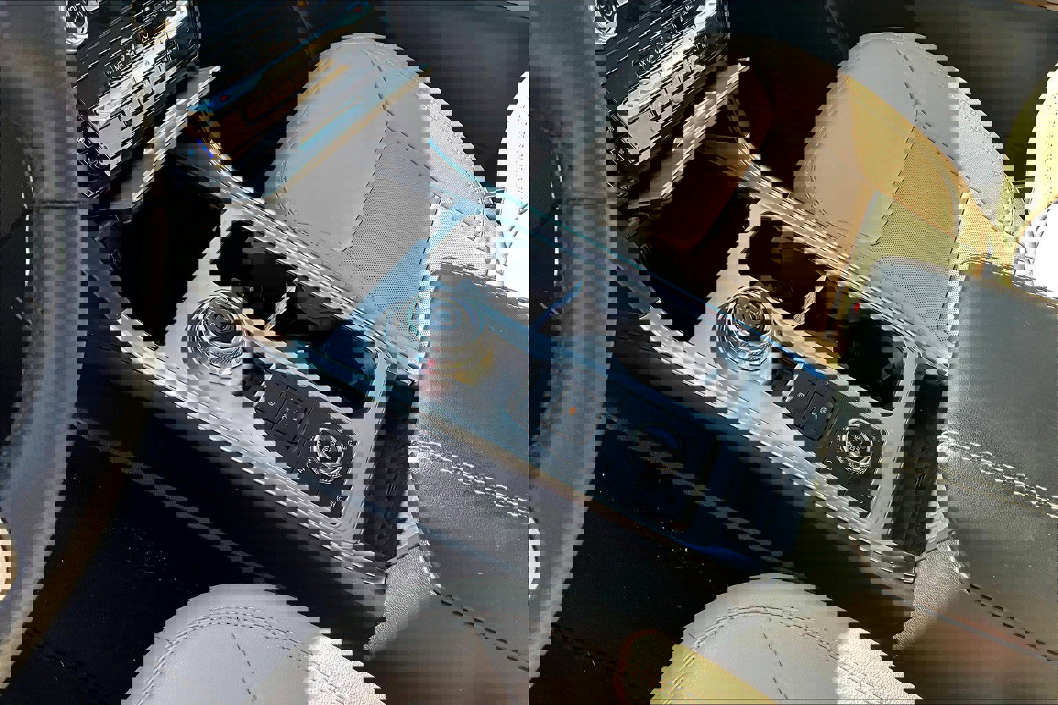 Used 2023 Ford Explorer Limited image 15