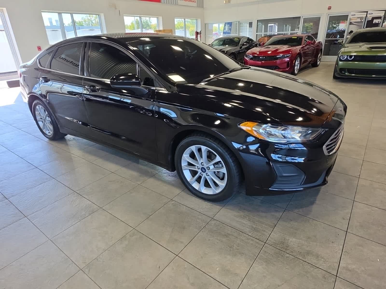 Used 2020 Ford Fusion SE FWD image 4