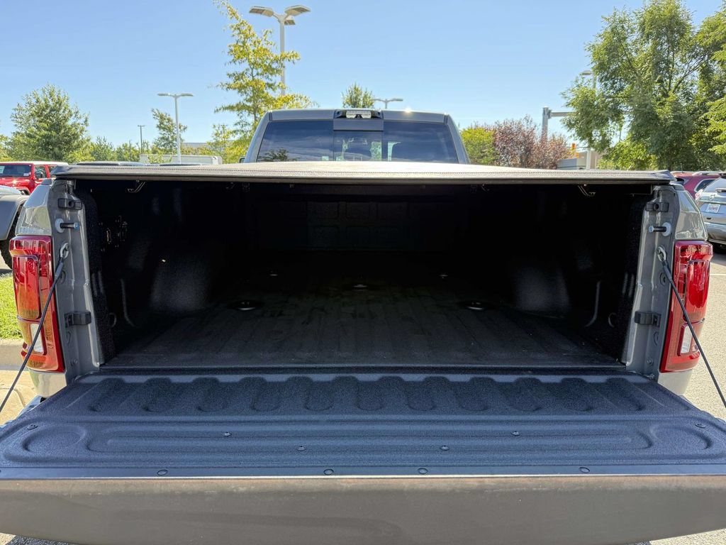 New 2026 RAM 3500 Laramie AWD/4WD image 33