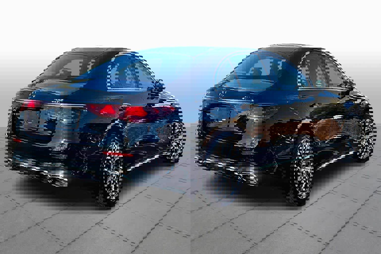 Used 2024 Mercedes-Benz E 350 4MATIC Sedan image 13