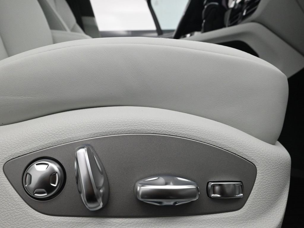 New 2026 Porsche Macan image 15