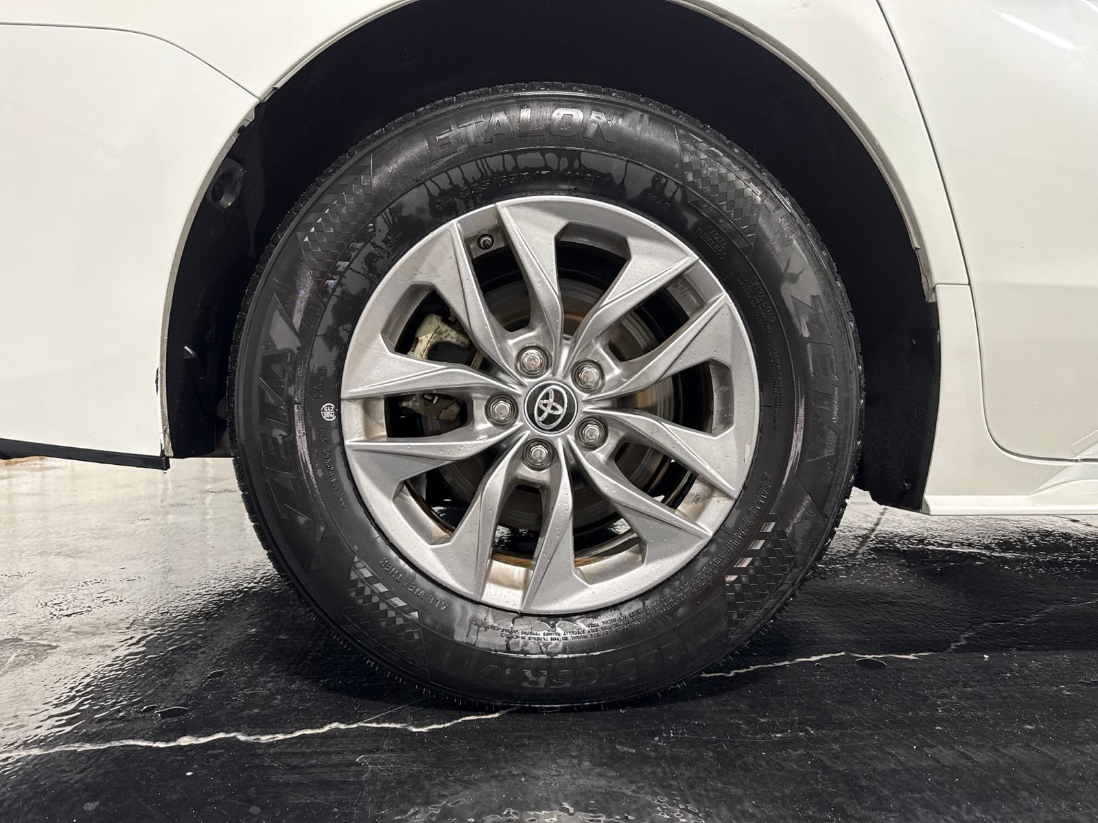 Used 2025 Toyota Sienna XLE FWD image 10