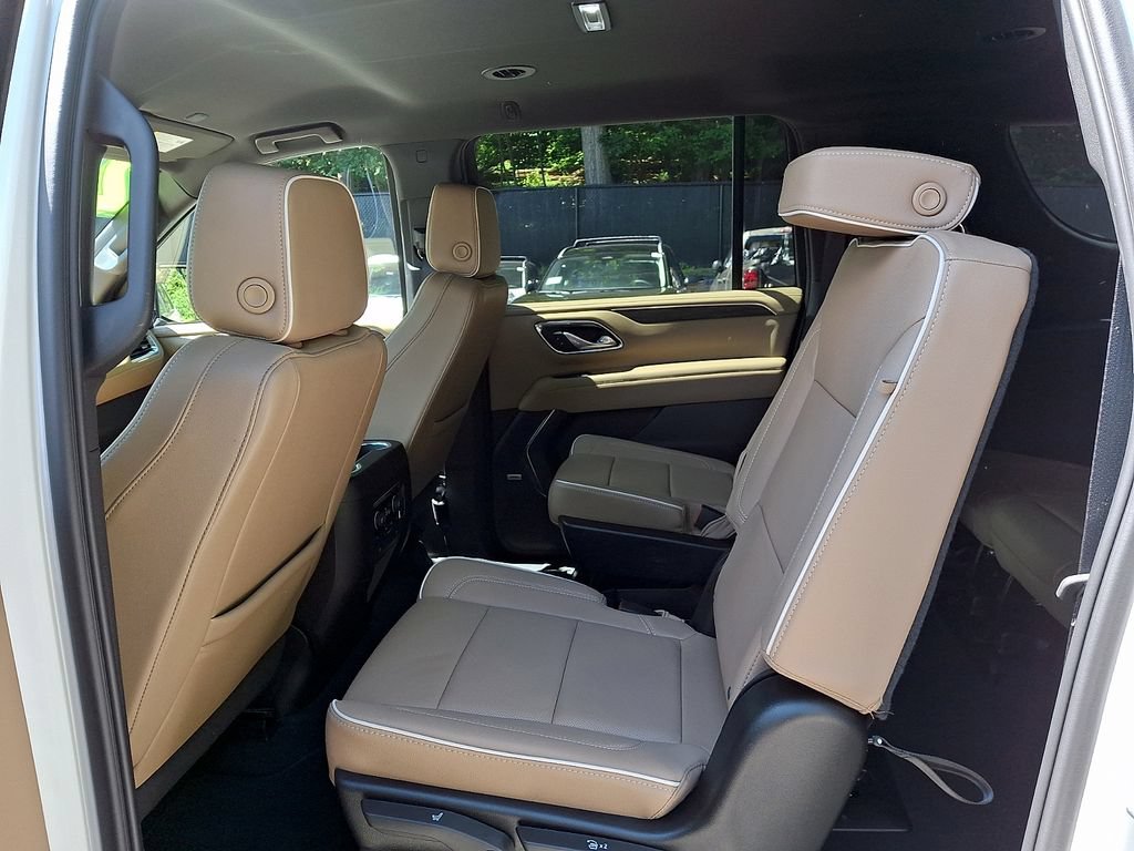 Used 2024 Chevrolet Suburban Premier AWD/4WD image 11