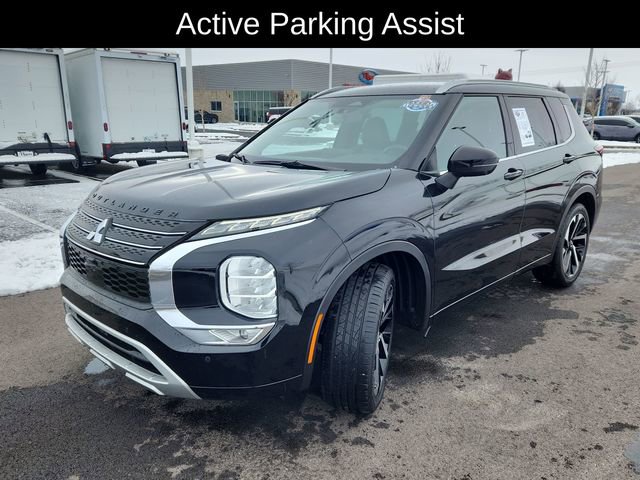 Used 2023 Mitsubishi Outlander SEL image 3