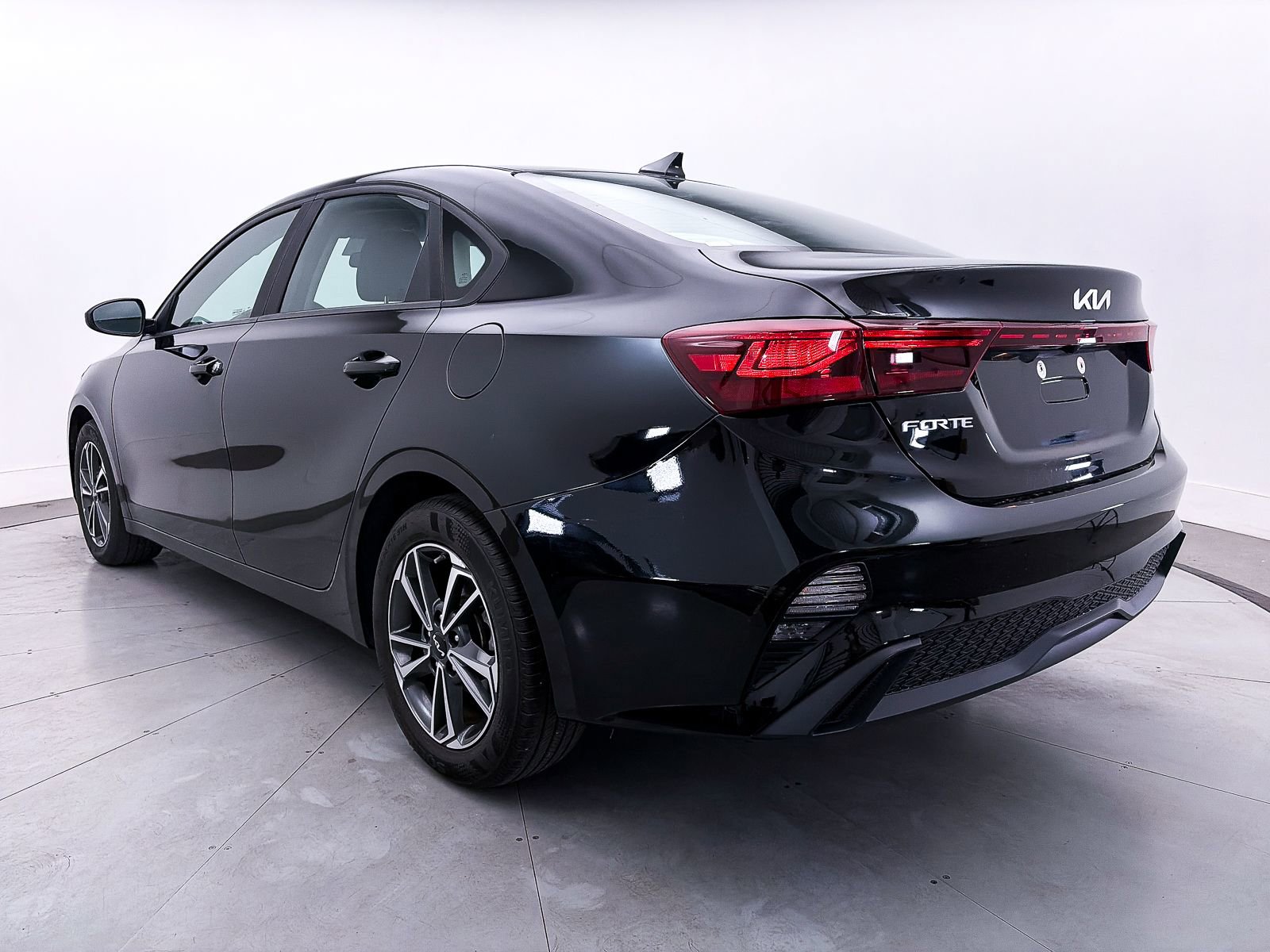 Used 2022 Kia Forte LXS FWD image 11