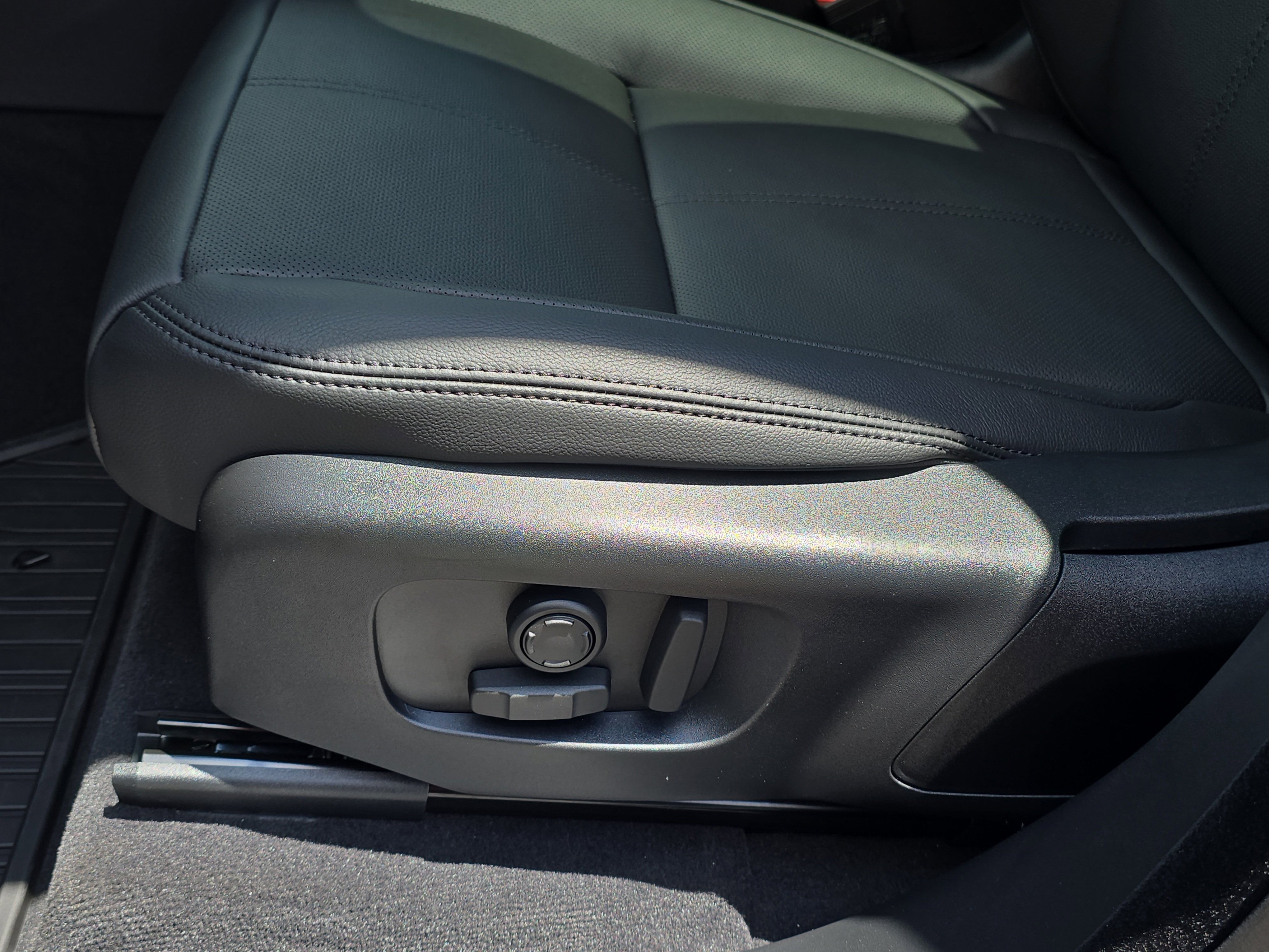New 2026 Land Rover Range Rover Velar Dynamic SE image 29