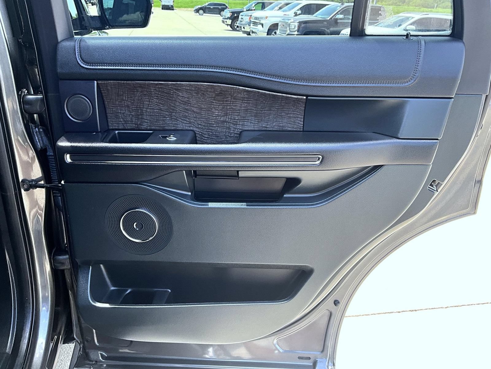 Used 2020 Ford Expedition Limited AWD/4WD image 18