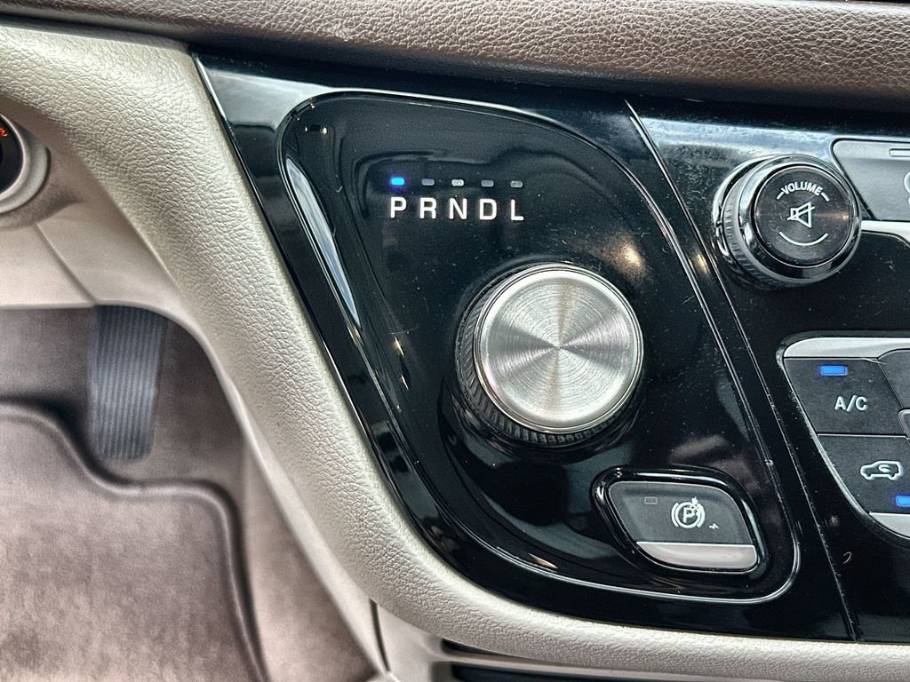 Used 2019 Chrysler Pacifica Touring-L FWD image 15