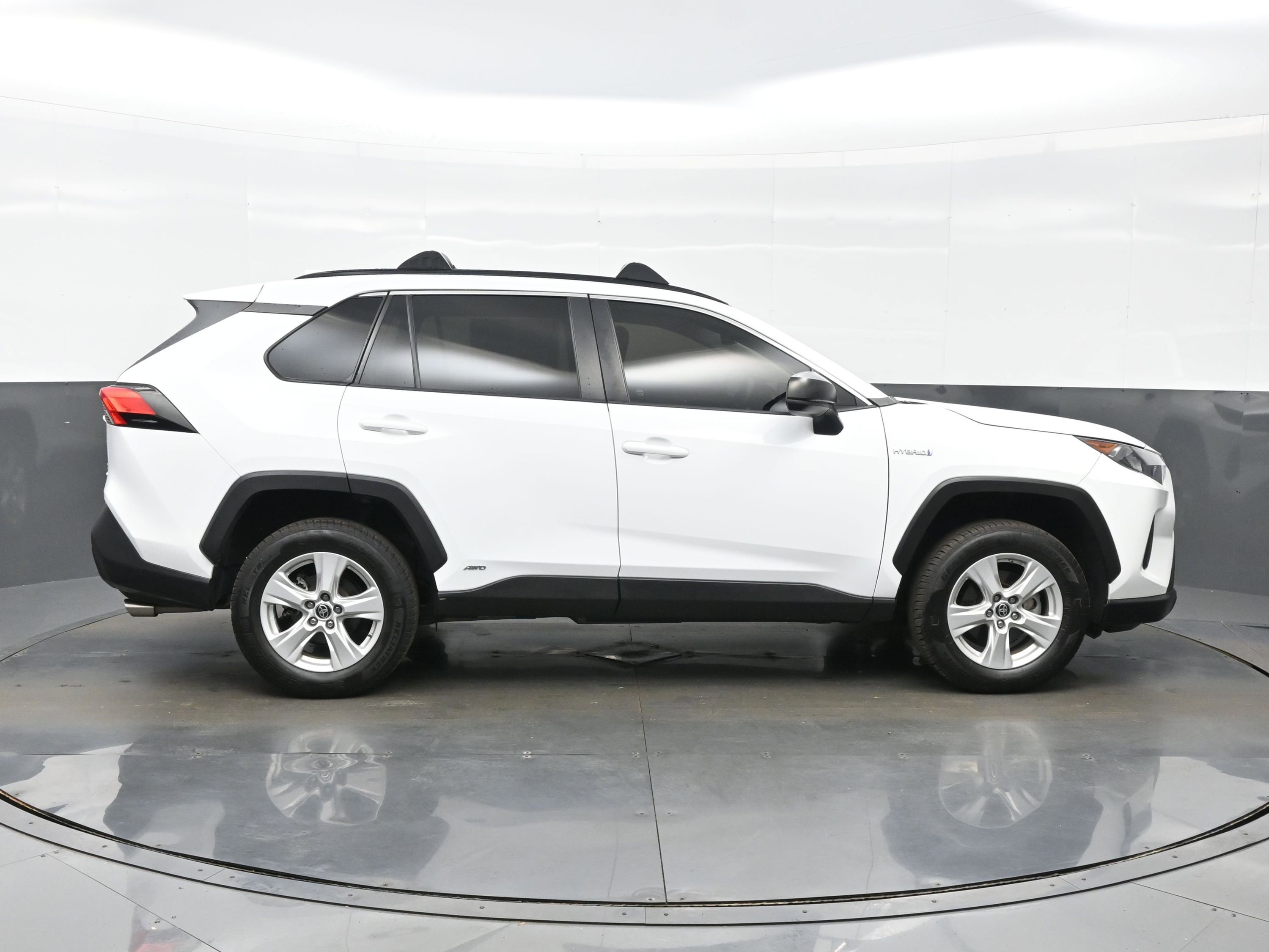 Used 2021 Toyota RAV4 LE AWD/4WD image 7