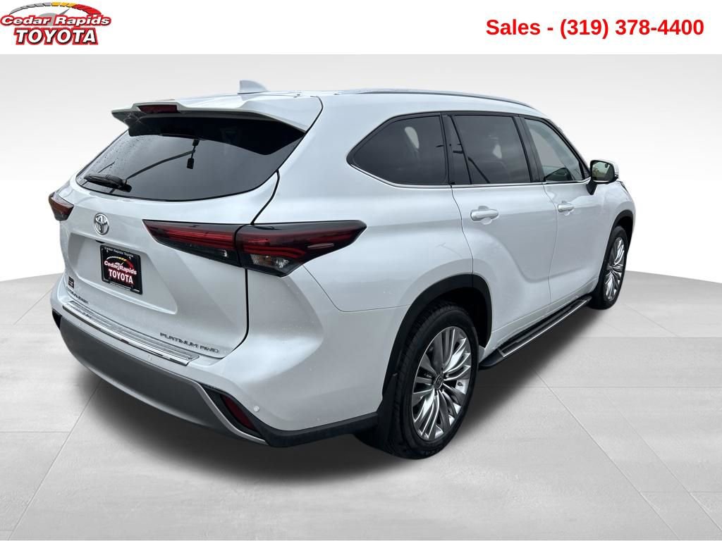 Used 2024 Toyota Highlander Platinum image 5
