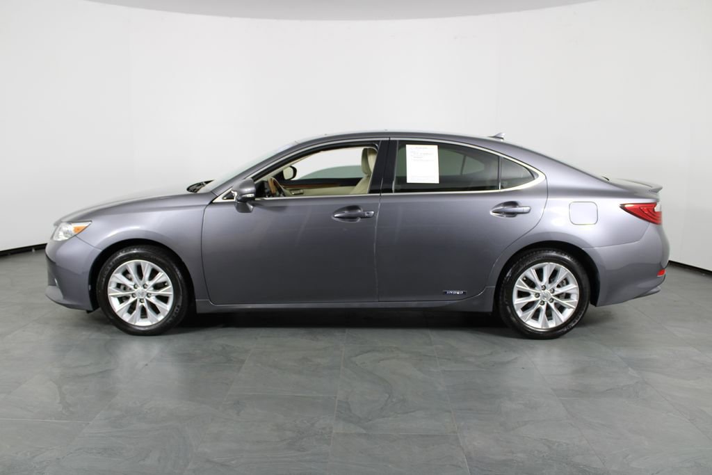 Used 2014 Lexus ES 300h w/ Luxury Package w/Bamboo Trim image 11