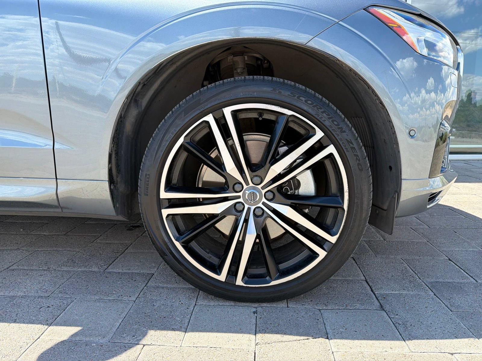Used 2019 Volvo XC60 T8 R-Design w/ Advanced Package AWD/4WD image 8