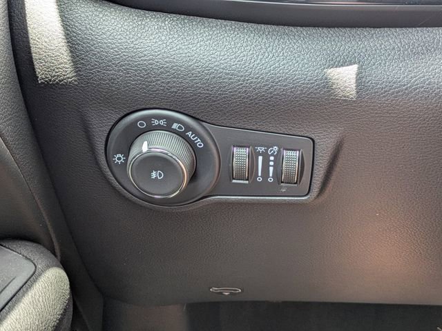 Used 2025 Jeep Compass Limited w/ Driver Assist Group I AWD/4WD image 34