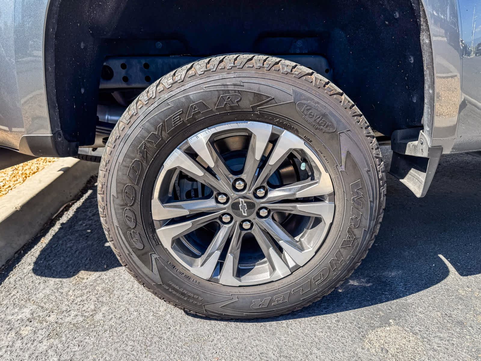 Used 2021 Chevrolet Colorado Z71 AWD/4WD image 8