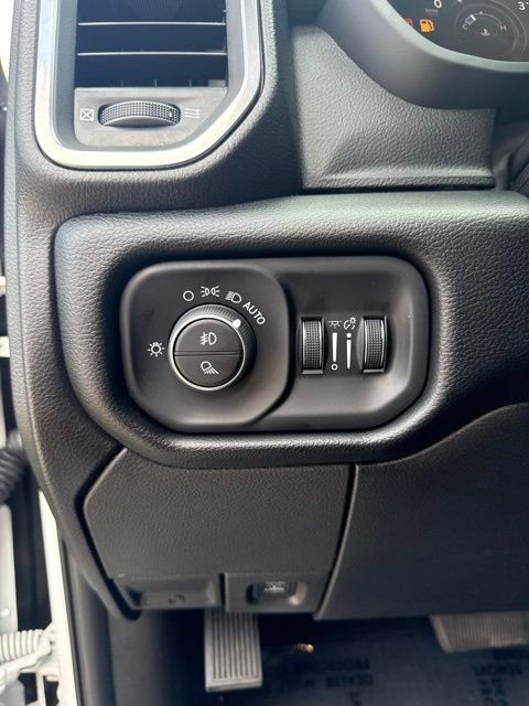 Used 2026 RAM 3500 Laramie AWD/4WD image 33