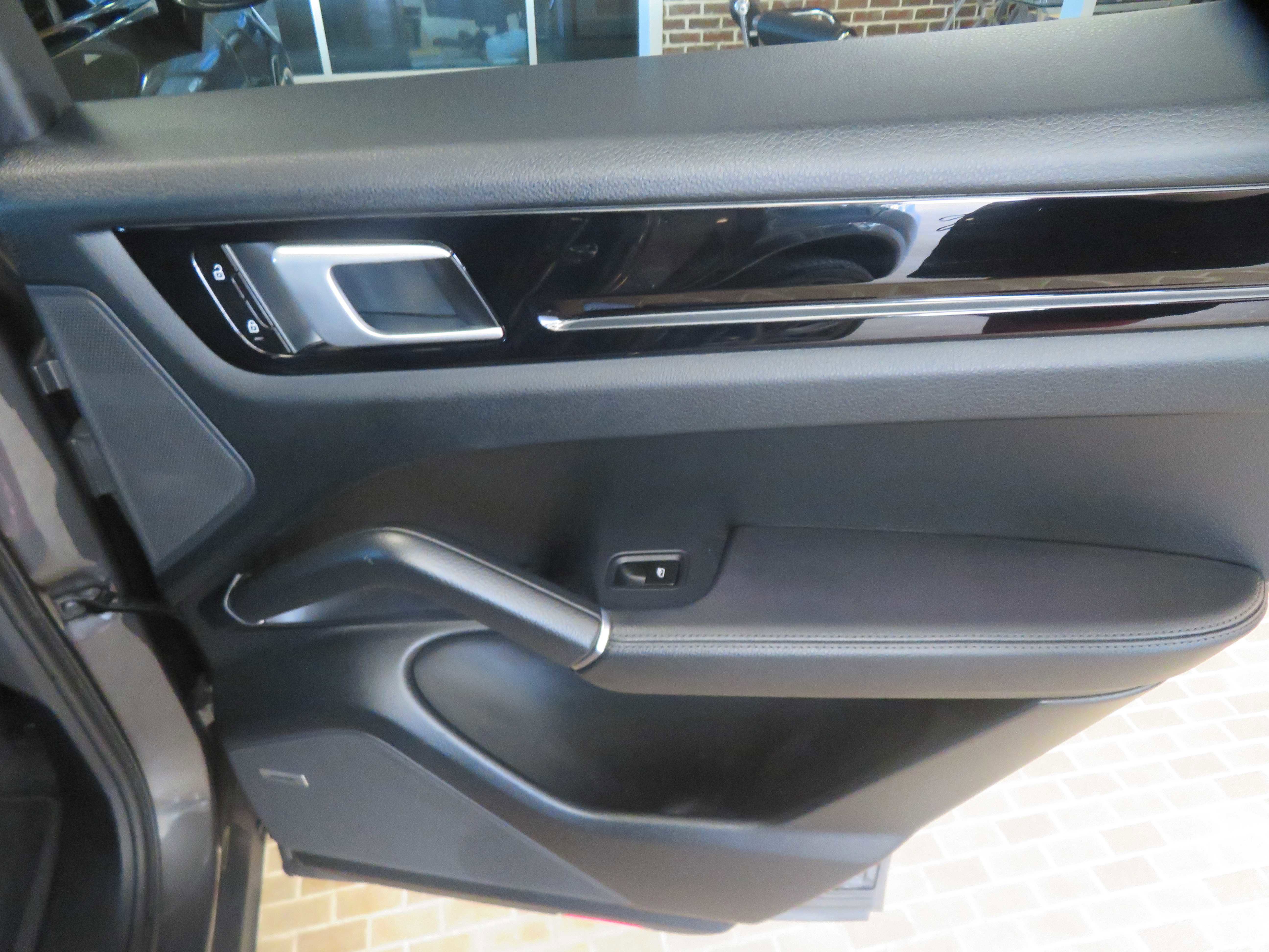 Used 2020 Porsche Cayenne S image 22