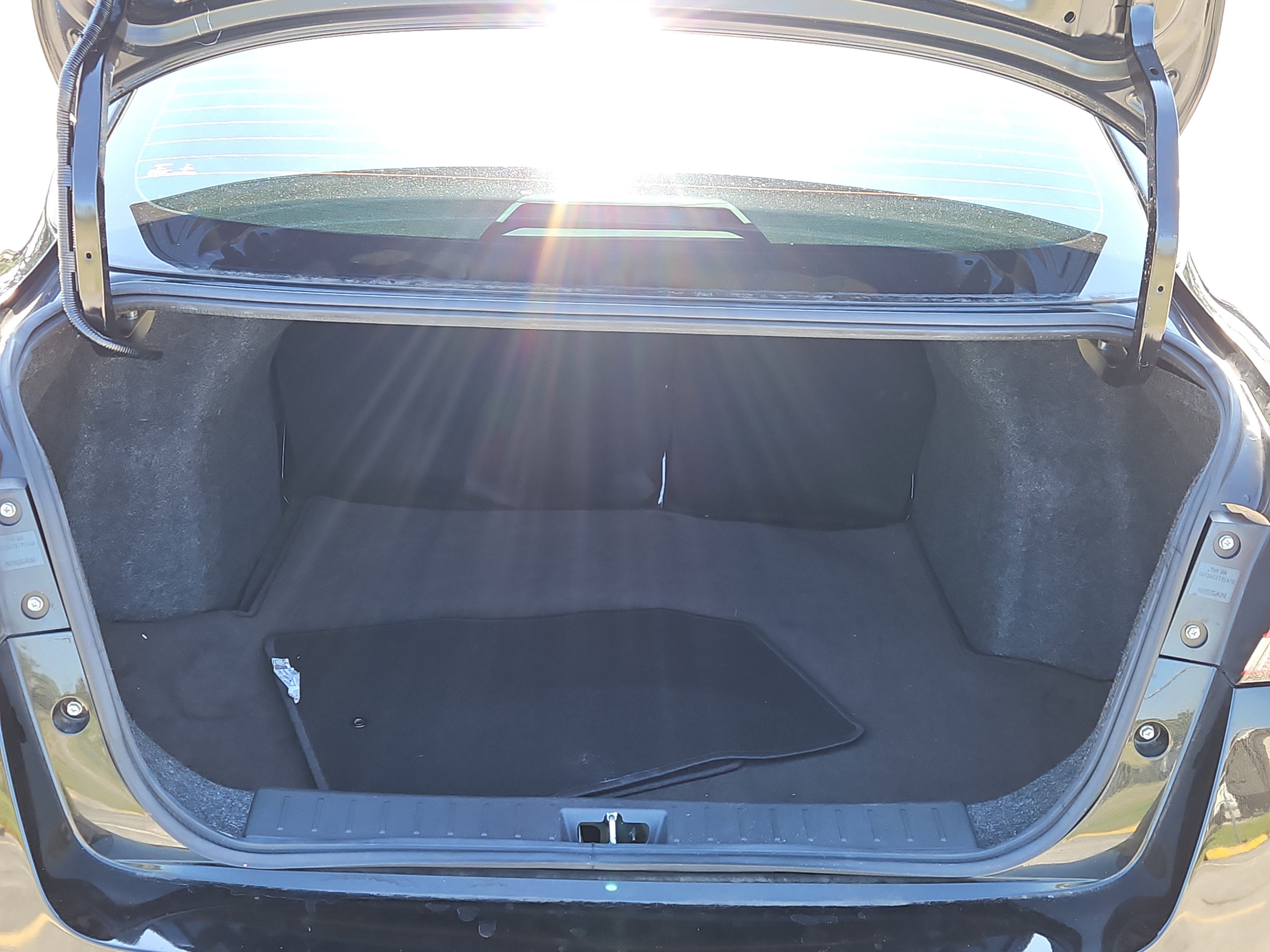 Used 2022 Nissan Versa SV image 7