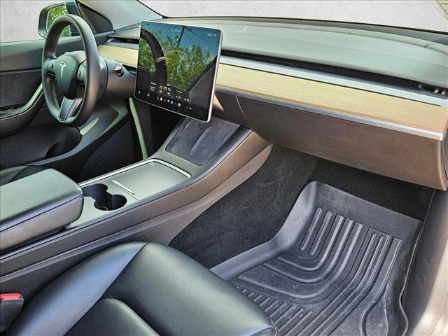 Used 2022 Tesla Model Y Long Range image 22
