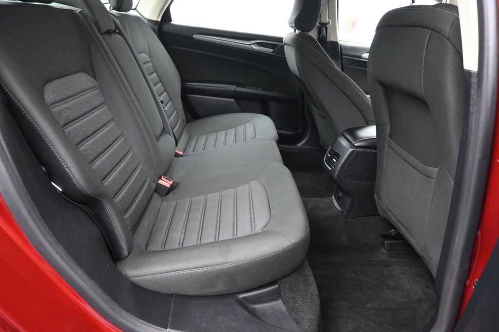 Used 2019 Ford Fusion SE FWD image 20