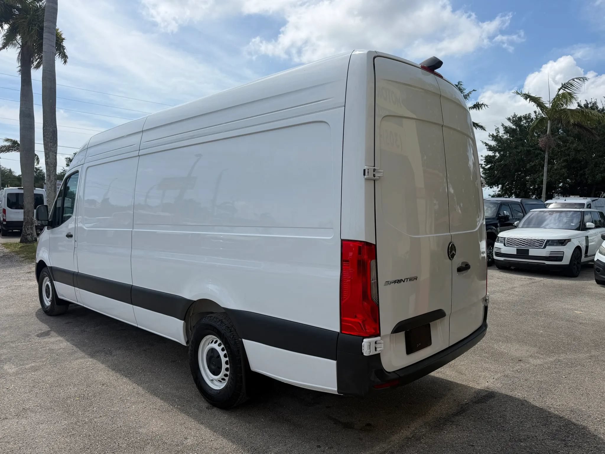Used 2024 Mercedes-Benz Sprinter 2500 image 3