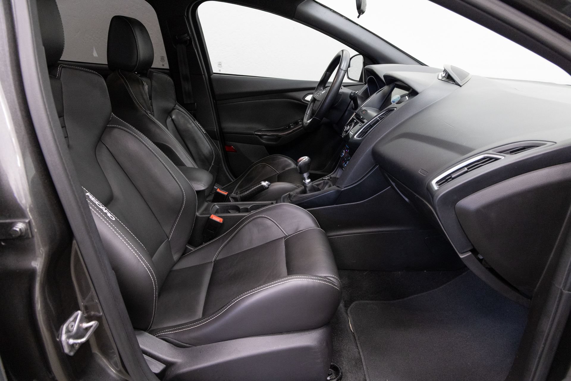 Used 2016 Ford Focus ST w/ Equipment Group 402A FWD image 14