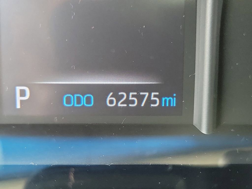 Used 2021 Toyota Venza LE image 28