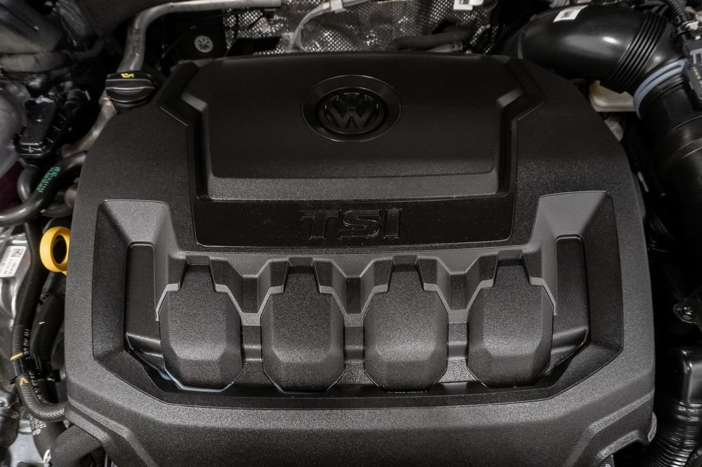 Used 2023 Volkswagen Tiguan SE R-Line AWD/4WD image 4